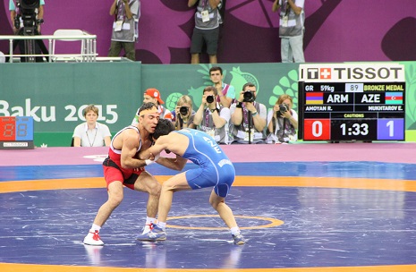 Azerbaijani wrestler defeats Armenian athlete at Baku 2015 - PHOTOS